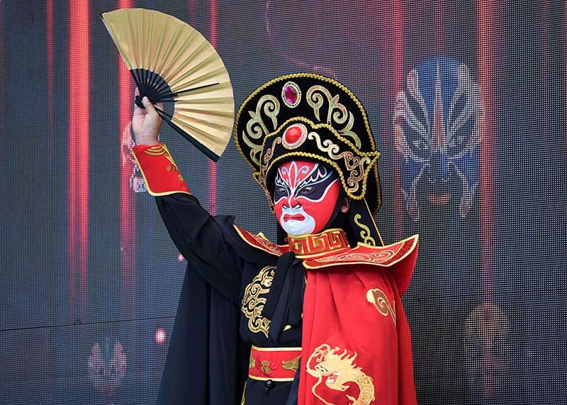 sichuan opera face-changing performance sichuan opera face-changing performance